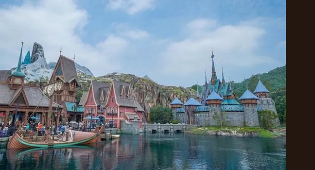 衝著全球首座 二訪香港迪士尼