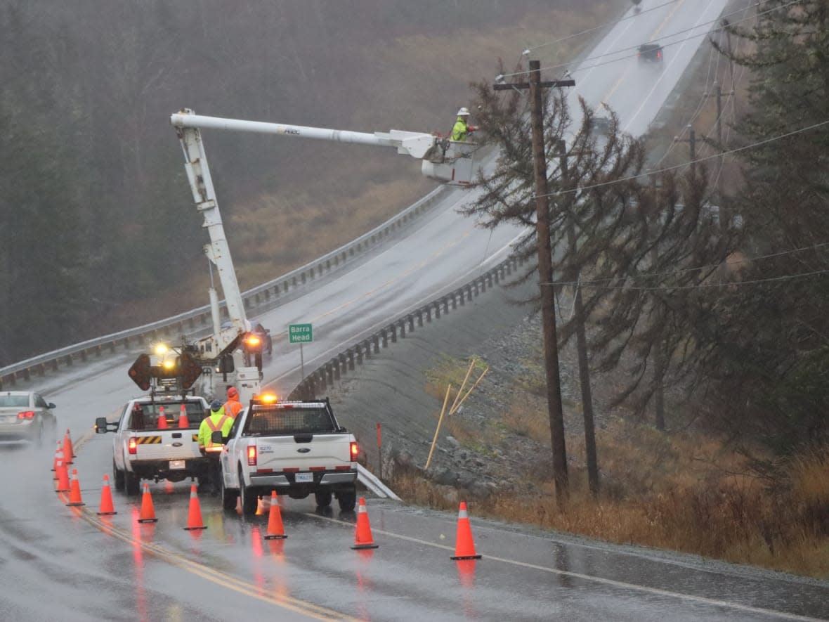 nova-scotia-power-expects-lengthy-outages-from-hurricane-fiona