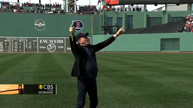 Neil Diamond Surprised Fenway Park And Led The 'Sweet Caroline