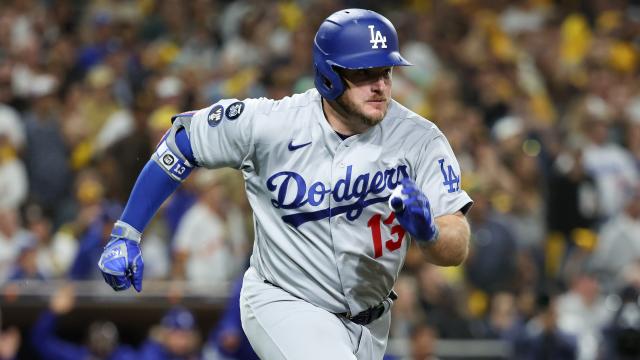 Max Muncy Jersey, Max Muncy Gear and Apparel