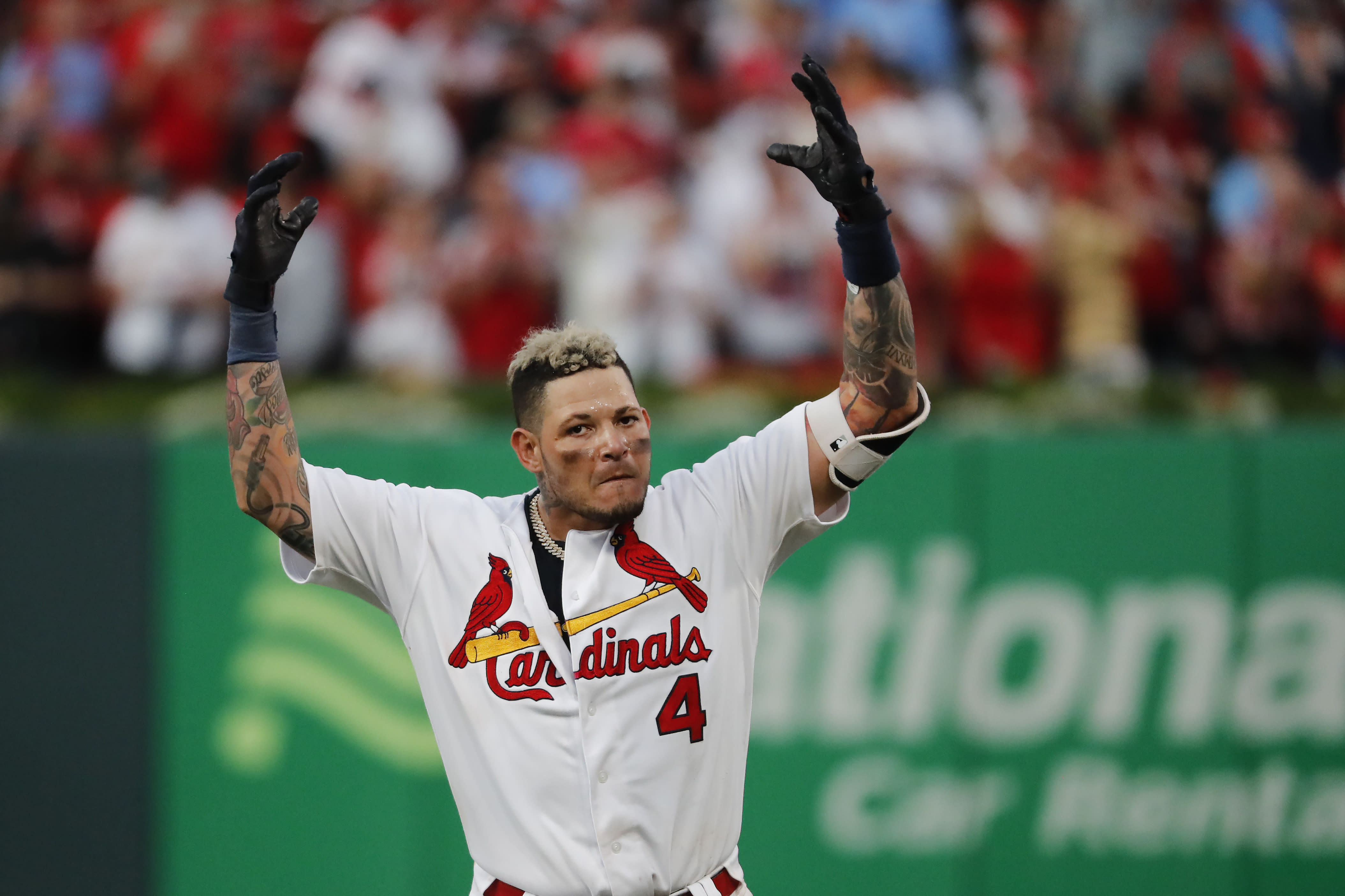 Molina wins it in 10th, Cards top Braves 5-4, Game 5 next