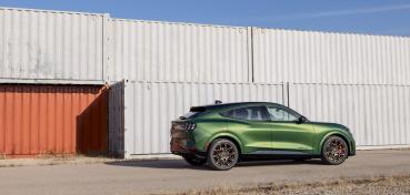 Ford為2024 Mustang Mach-E GT推出專屬青銅外觀套件