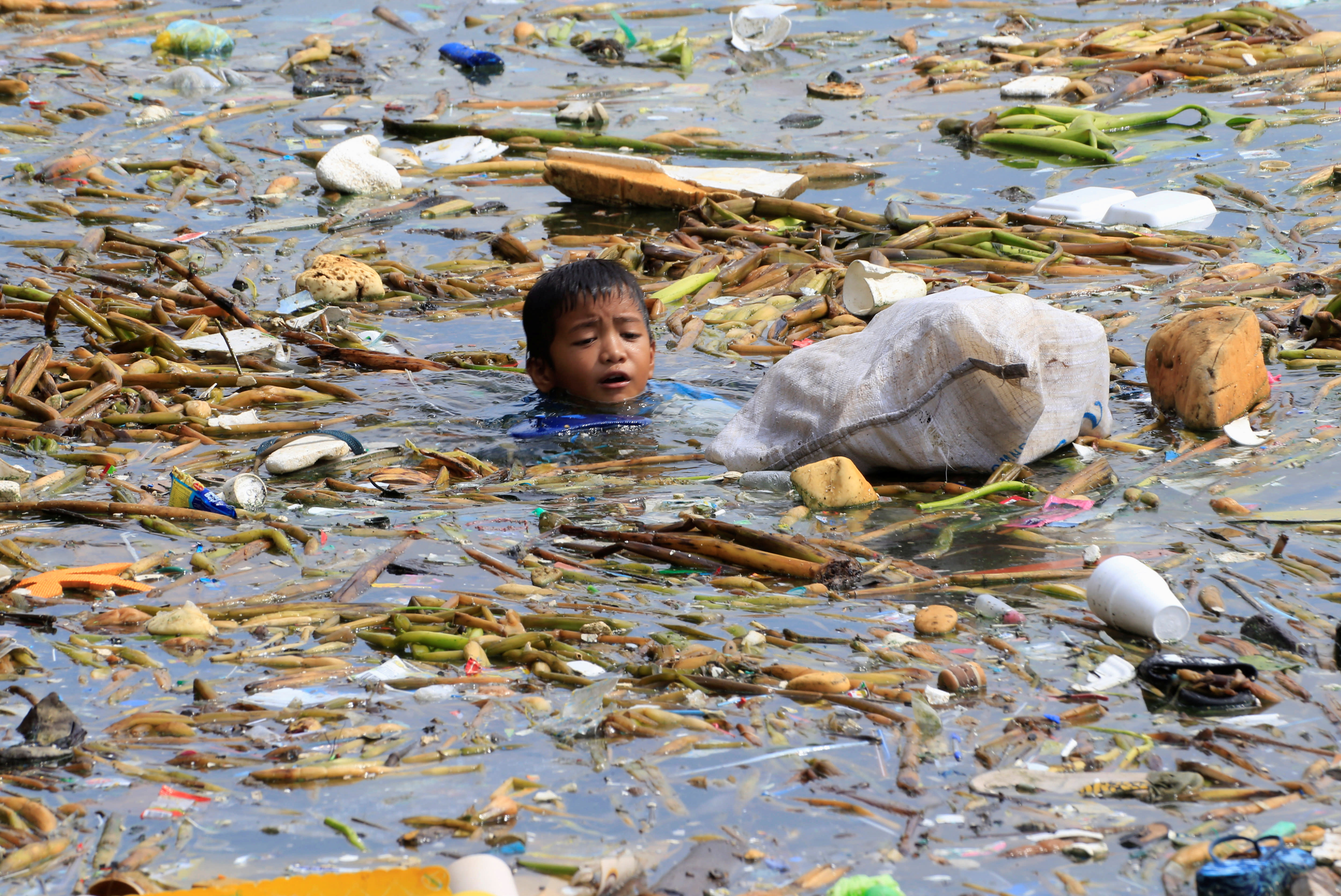 Manila Businesses Face Closure Over Garbage Crisis