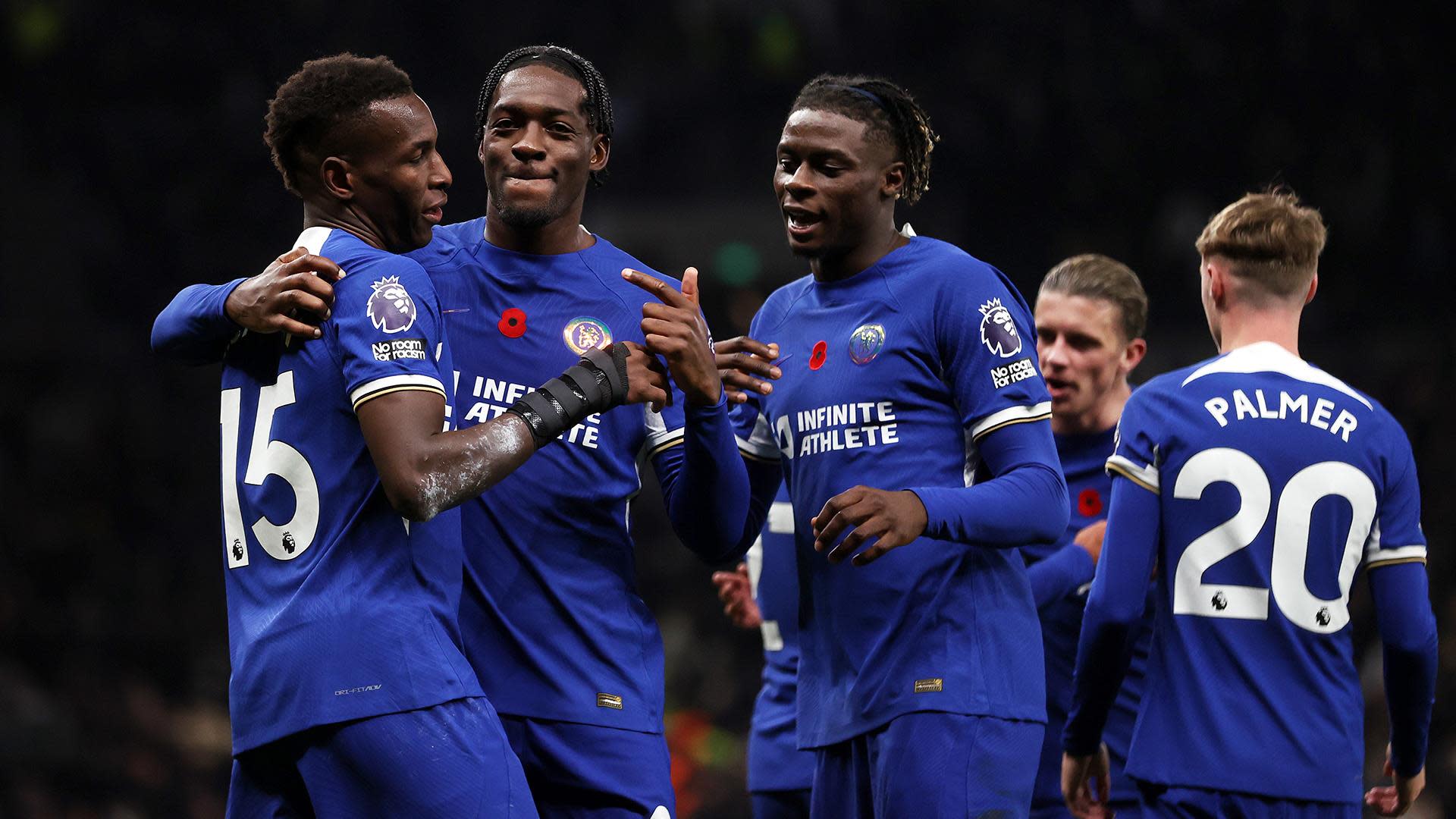 Chelsea survive scare - Eurosport