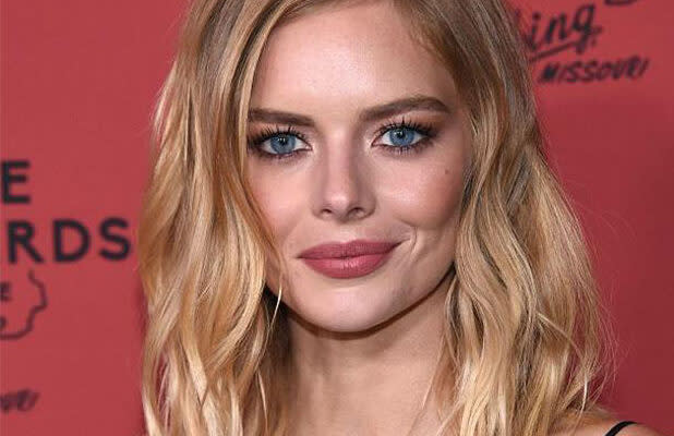 Weaving leak samara Samara Weaving