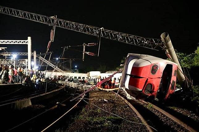 淚控台鐵惡意欺騙!普悠瑪司機首度出面談翻車事故 - Yahoo奇摩新聞