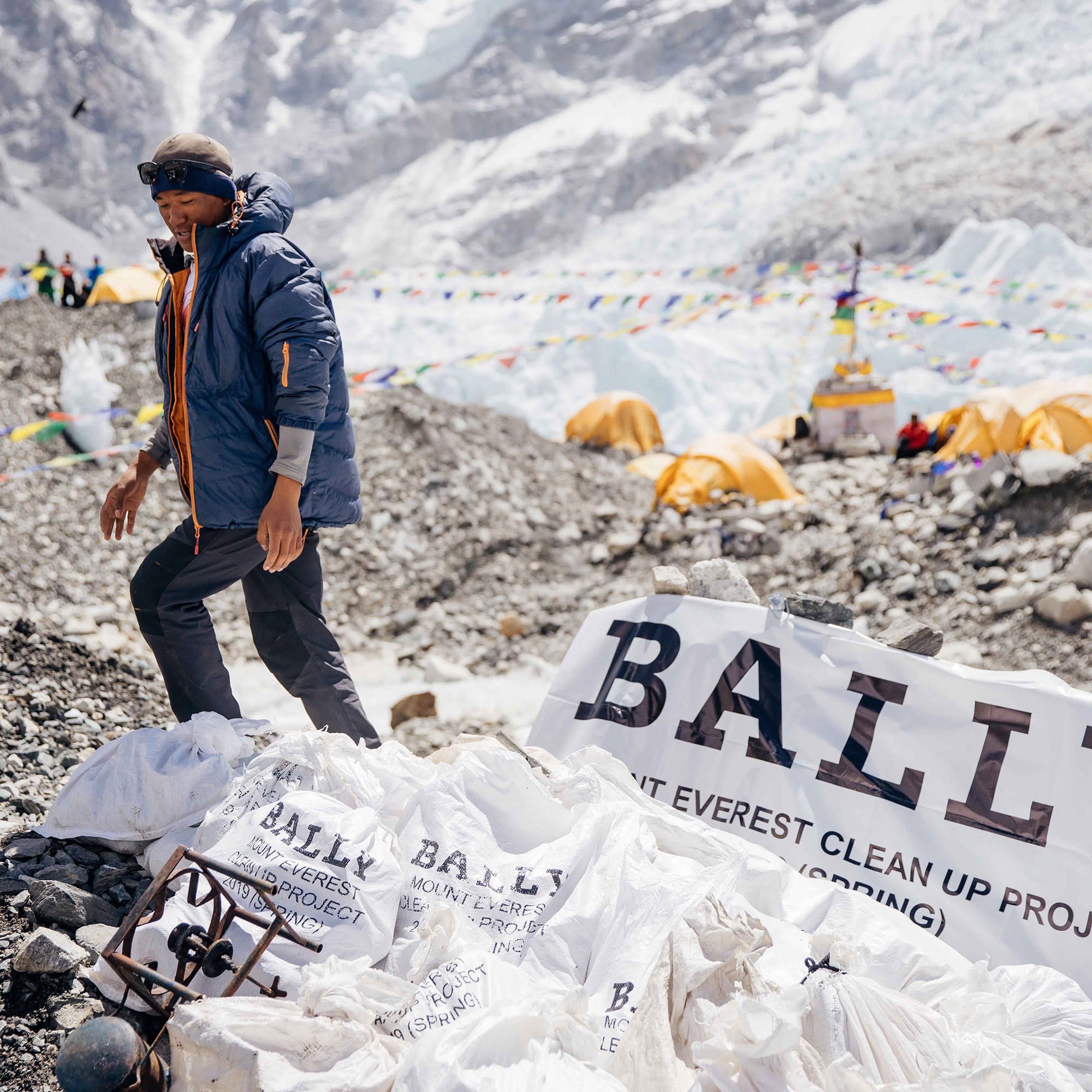 Bally Has Cleaned Up Nearly 2 Tons Of Garbage From Mount Everest And Its Efforts Are Far From Over - mount everest roblox script