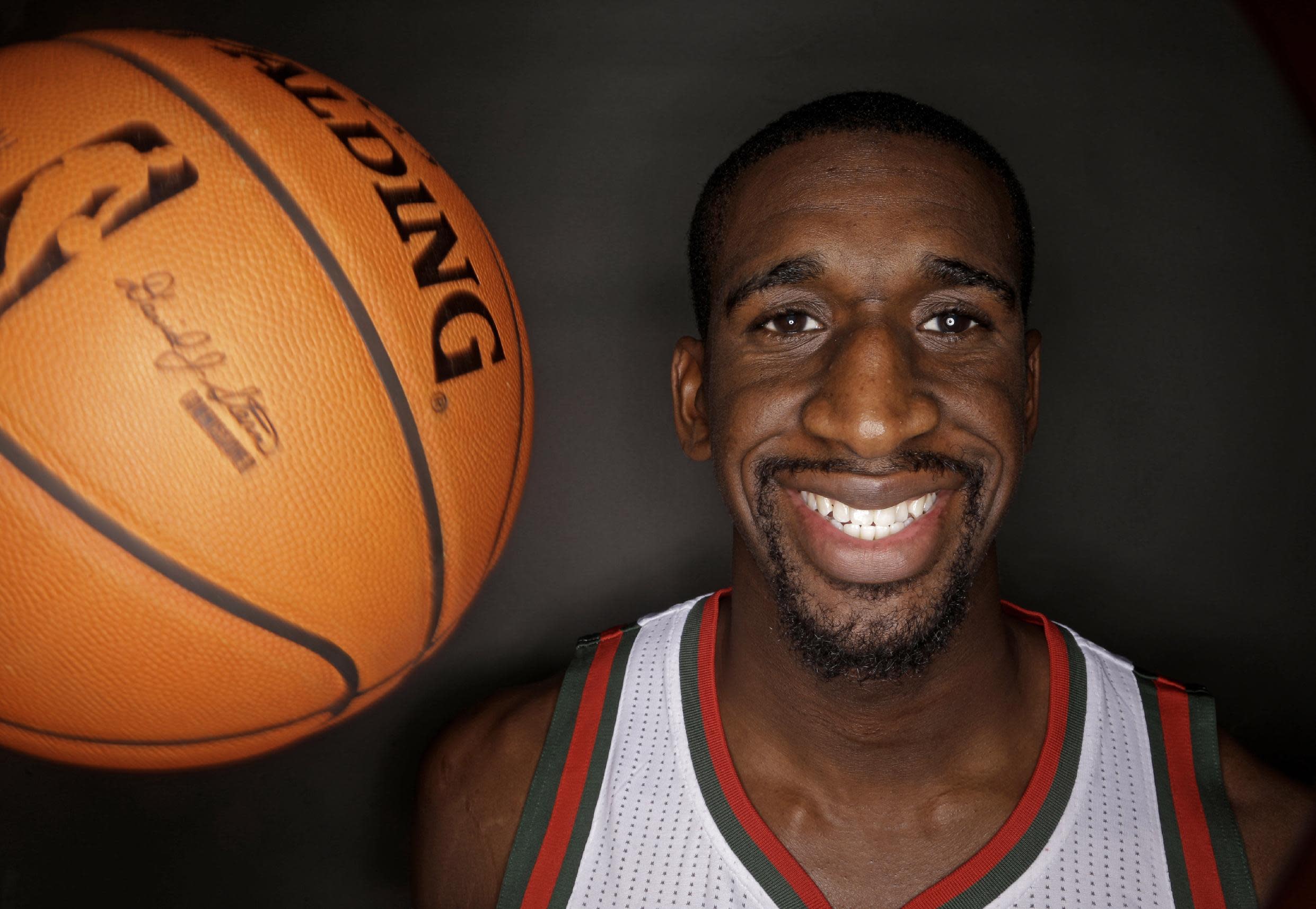 Source: Clippers sign Ekpe Udoh