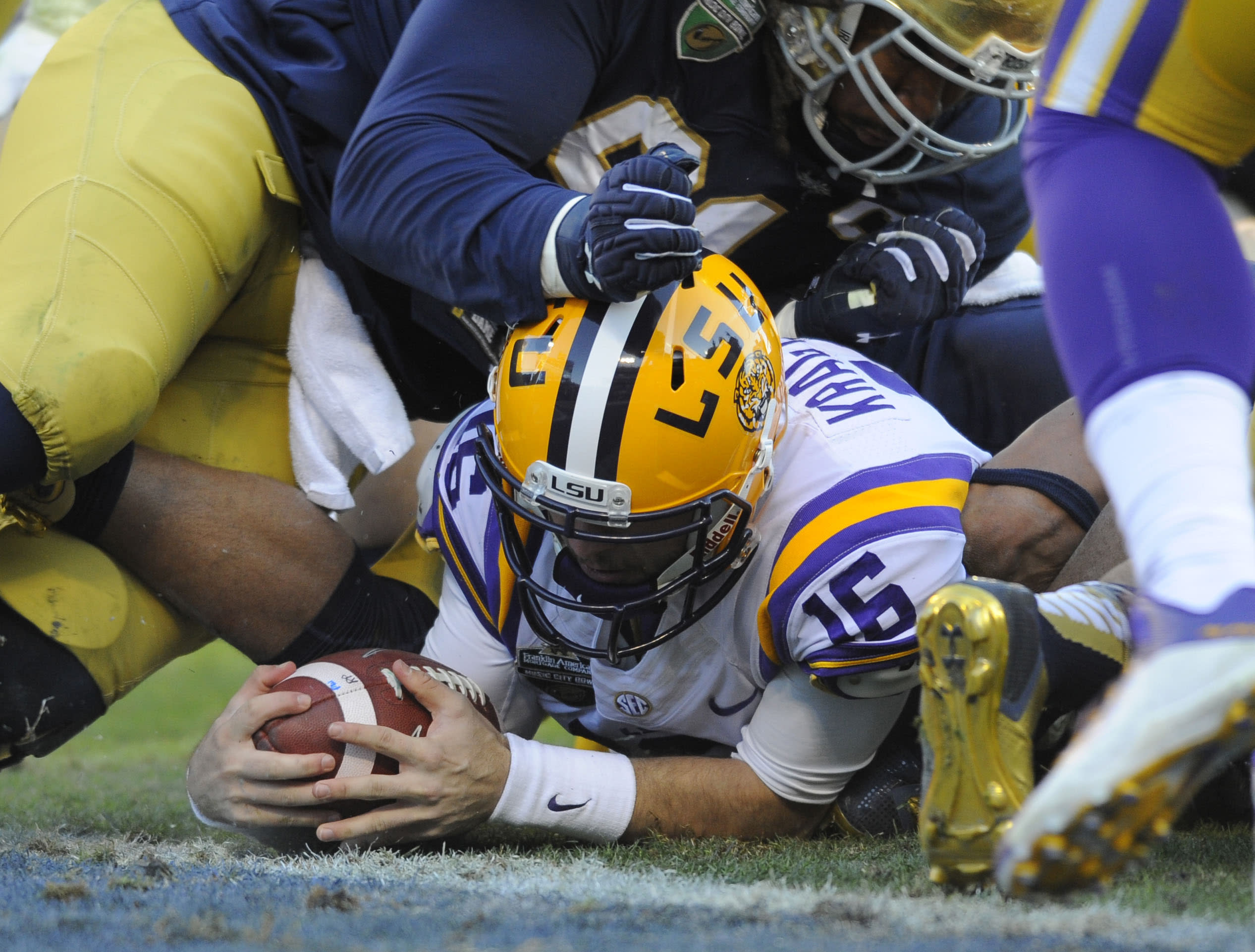 LSU appears to score on fake FG, refs say otherwise (Video)