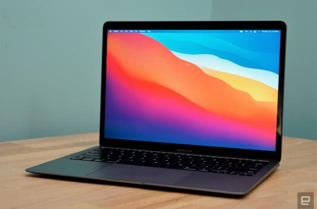 Report: Apple sold a record number of MacBooks last quarter