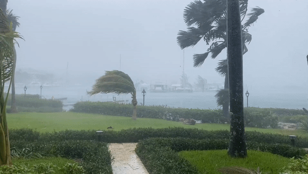 L’ouragan Fiona frappe les îles Turques et Caïques au milieu des avertissements d’inondations soudaines potentiellement mortelles