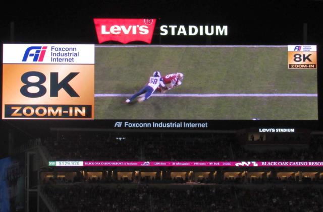 Levi's Stadium - 8K Zoom-in instant replay         