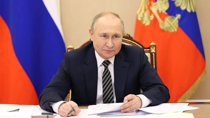 Grandfathers are to fight: Putin signs a law admitting people to the army under ..