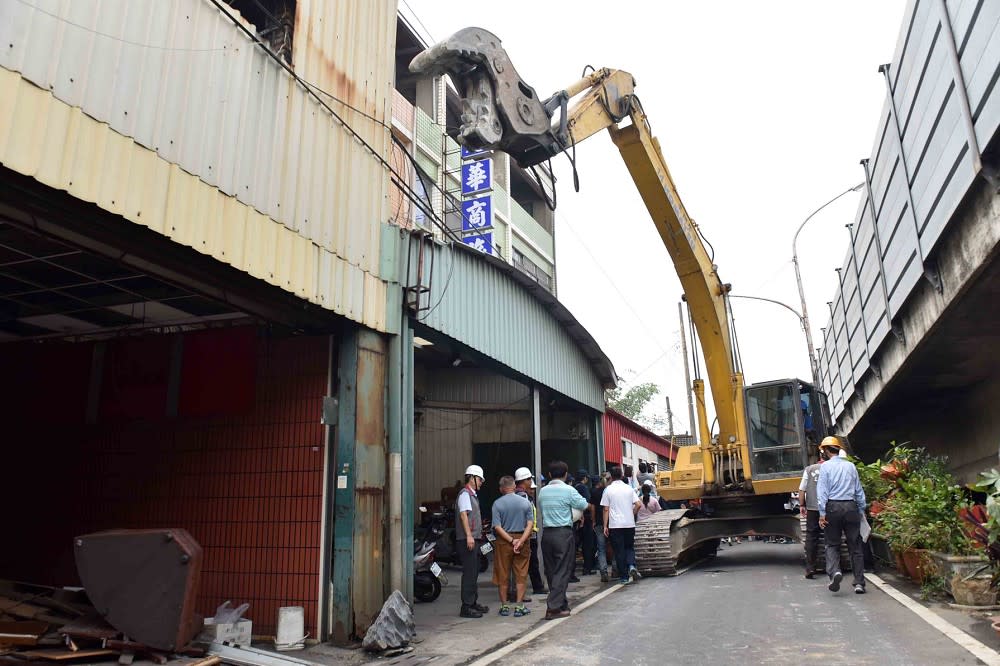 【3年查到8次】出租套房從事色情行業 韓國瑜祭鐵腕強拆違建 - Yaho