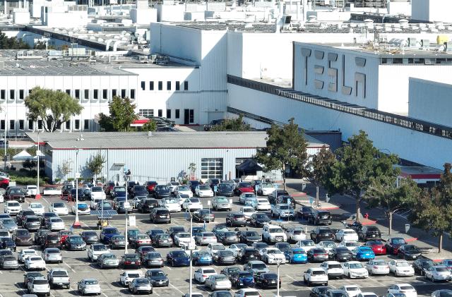 FREMONT, CALIFORNIA - SEPTEMBER 18: In an aerial view, the exterior of the Tesla automotive company manufacturing facility is seen on September 18, 2023 in Fremont, California. Israeli Prime Minister Benjamin Netanyahu is visiting the Tesla manufacturing facility with CEO Elon Musk and other tech firms in Silicon Valley. Netanyahu will travel to New York to speak at the U.N. General Assembly and meet with U.S. President Joe Biden later in the week. (Photo by Justin Sullivan/Getty Images)