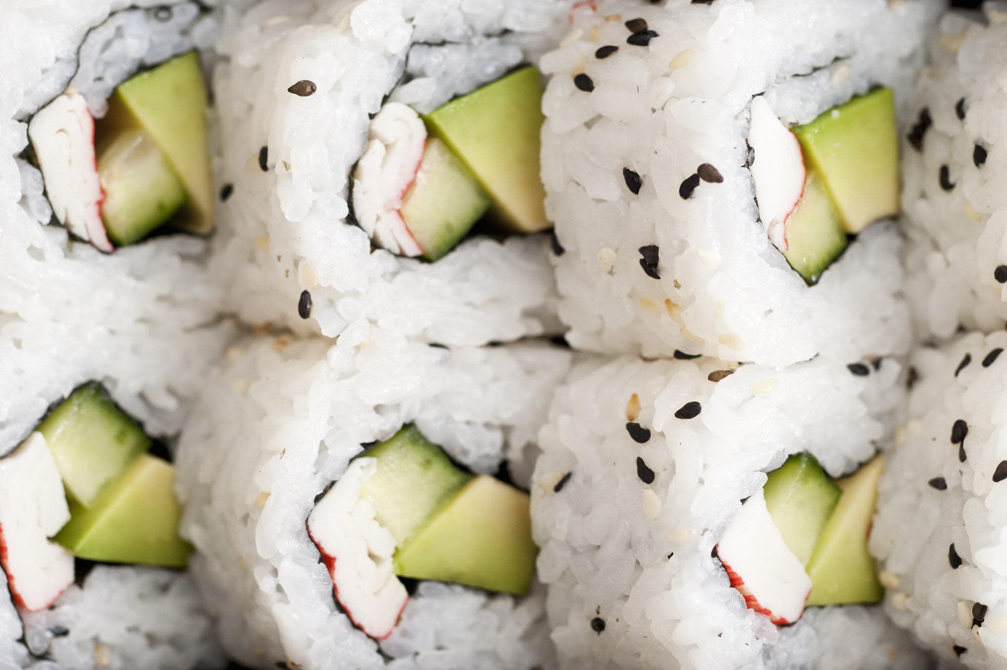 Полярность ролл в Японии. Braided cucumber California Roll это.