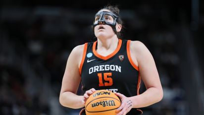 Yahoo Sports - Former Oregon State star Raegan Beers announced her transfer to Oklahoma. She was the Beavers' leading scorer last season as the team advanced to the NCAA Tournament's Elite