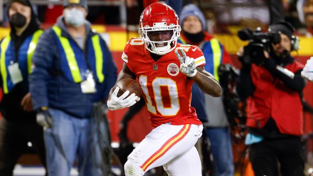 Chiefs sending Tyreek Hill to Dolphins for 5 draft picks