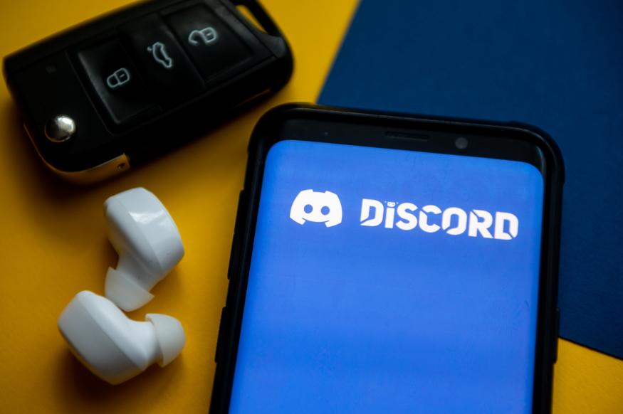 POLAND - 2022/02/01: In this photo illustration a Discord logo seen displayed on a smartphone. (Photo Illustration by Mateusz Slodkowski/SOPA Images/LightRocket via Getty Images)