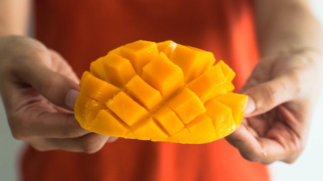 4 Ways to Tell if Your Mango Is Ripe