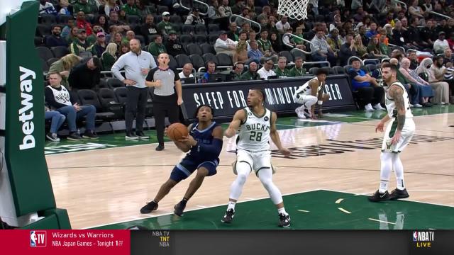 Kennedy Chandler with an and one vs the Milwaukee Bucks