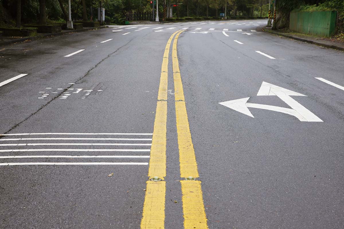 你知道道路標線的意義跟用途嗎 道路標線要認識 汽機車 Yahoo奇摩行動版