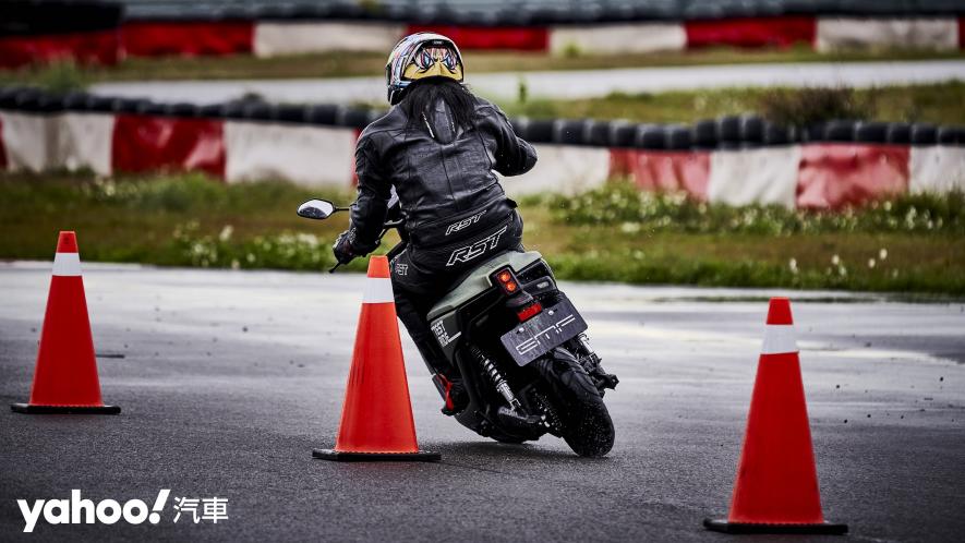 2022 Yamaha EMF小麗寶輕體驗！風雨也擋不住的樂趣其實有搞頭？！ - 3