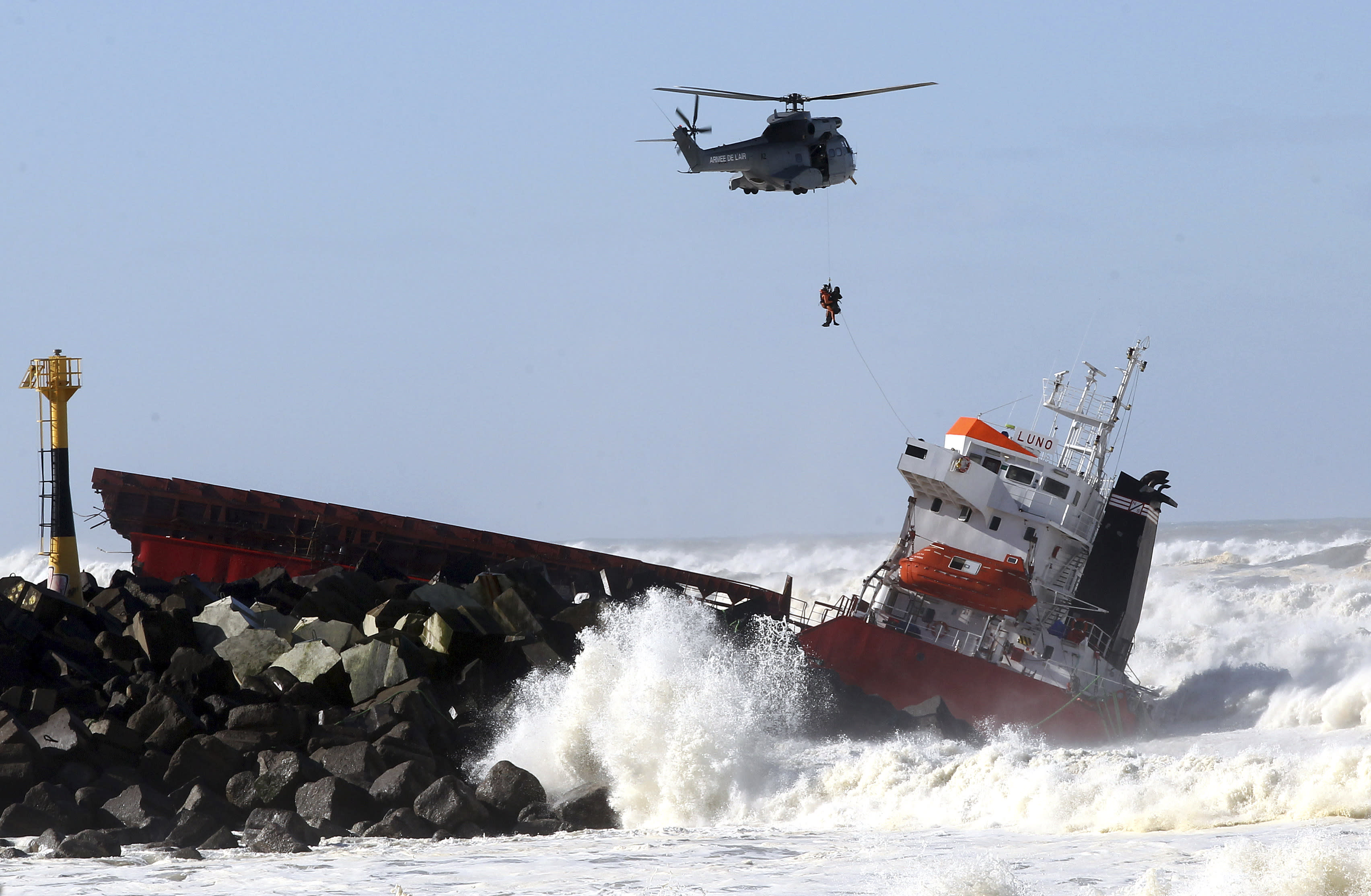 Ship crash. Спасательная операция. Крушение кораблей в шторм. Спасательная операция в море. Спасательная операция на корабле.