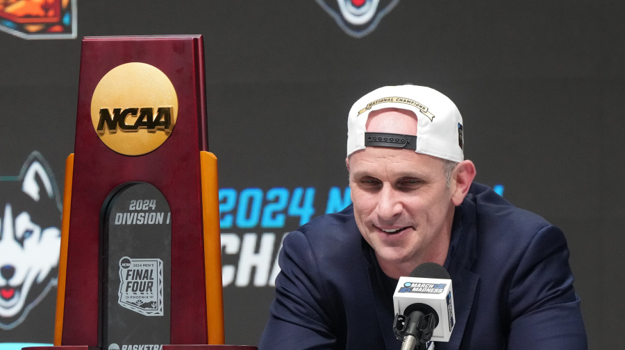 Yahoo Sports - UConn men's basketball coach Dan Hurley balked at the notion that he used interest from the Los Angeles Lakers to get a better deal in his current