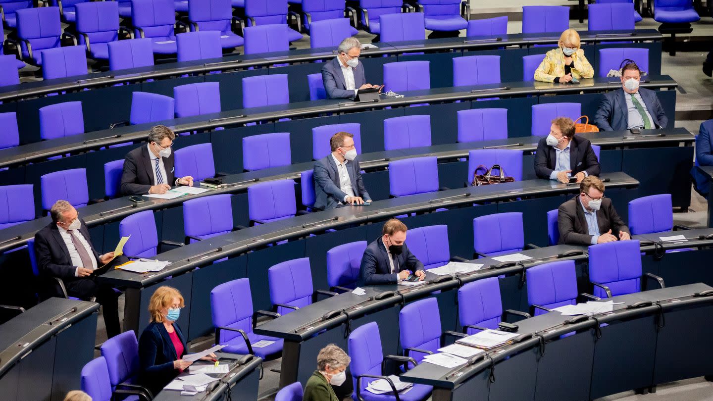 Extremismus Und Rassismus Bundestag Streitet Um Projekte