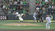 Seven-run eighth lifts Ducks over Washington State