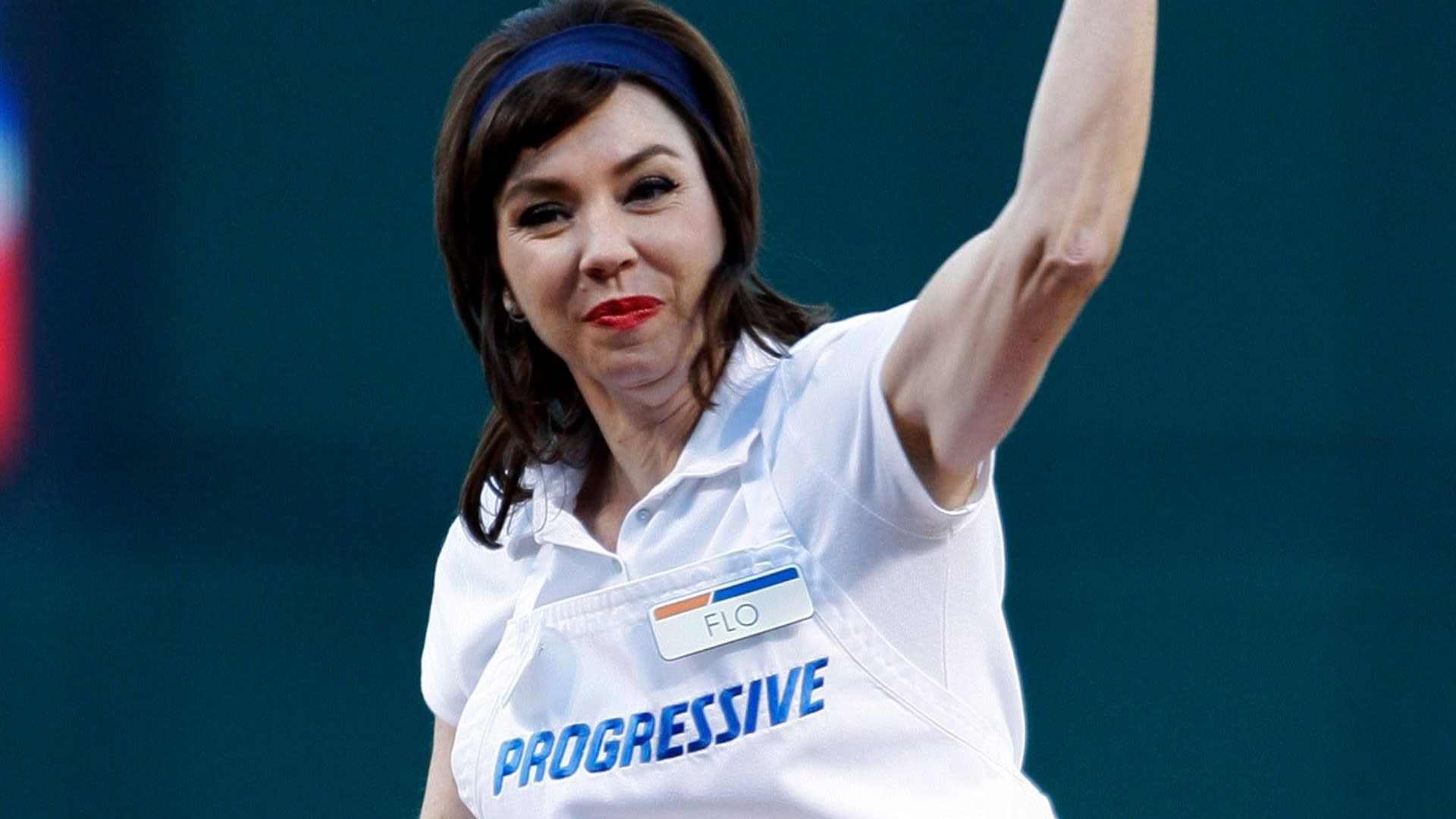 flo-from-progressive-is-the-simplest-diy-halloween-costume-ever