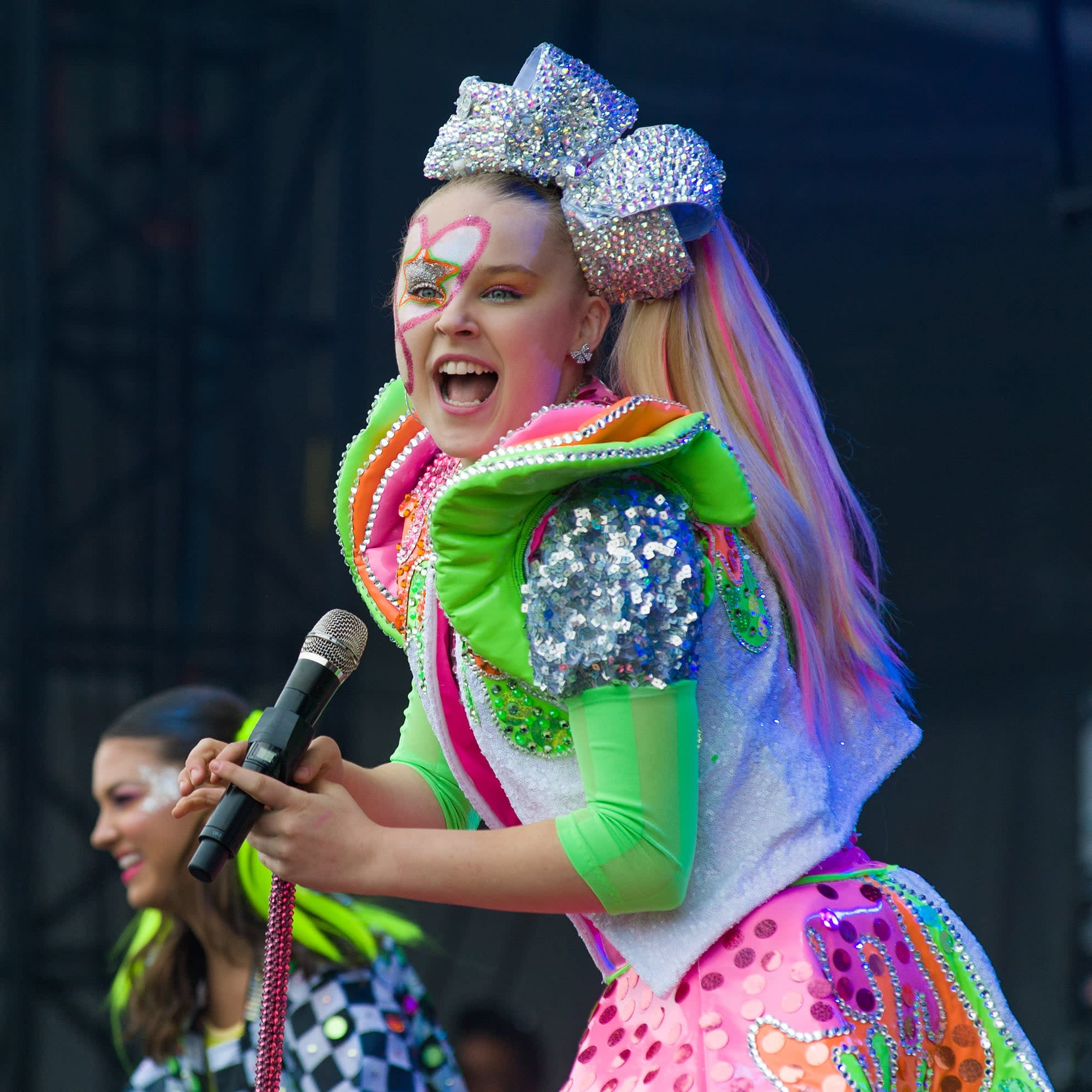 JoJo Siwa concludes a homophobic mother with four letters, and I’m awesome