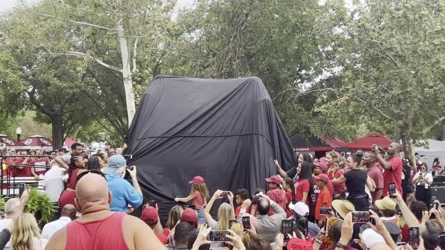 OU football unveils Selmon brothers statue before Sooners vs. Kansas State