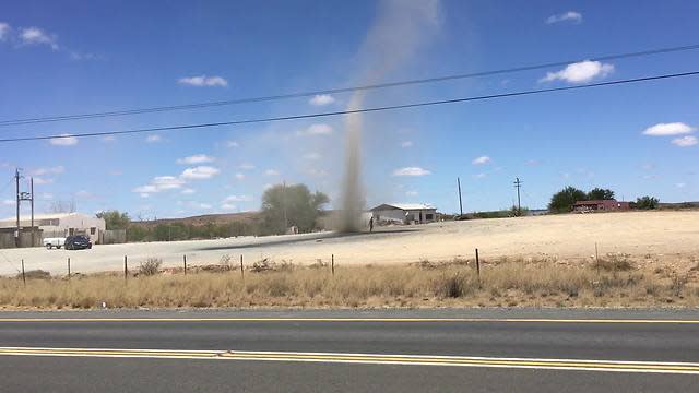 Too violent to be a dust devil, too small to be a tornado.. was in a hook  eco though… Gustnado? I'm clueless. Anyway, was in a hook eco there's that.  (05/07/2023 OC) 