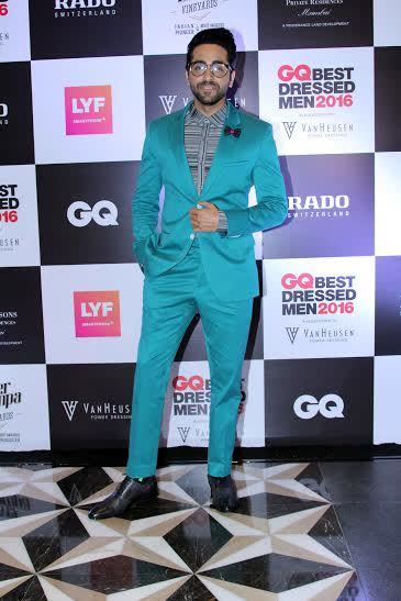 Shahid Kapoor Vs Ranveer Singh: Which Handsome Rocked In Black & White  Blazer?
