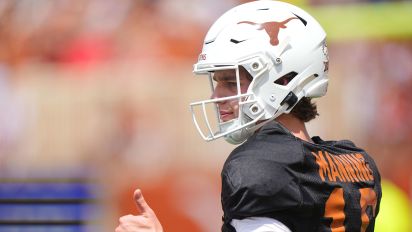 Yahoo Sports - Arch Manning gave Texas football fans an enticing look at the future, throwing for 355 yards and three touchdowns in the Longhorns' Orange-White spring