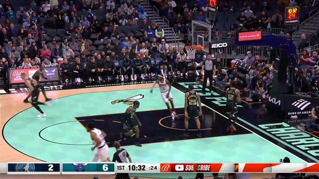 Jaden McDaniels with a dunk vs the Charlotte Hornets