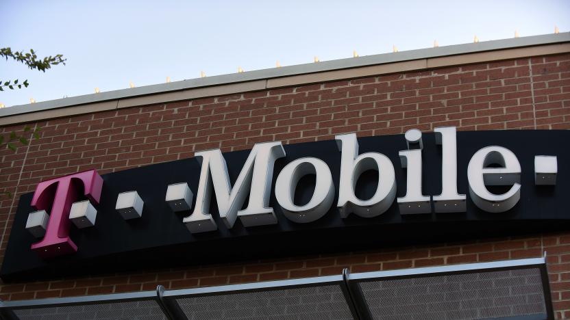 ORLANDO, FLORIDA, UNITED STATES - 2020/06/15: A T-Mobile store is seen in Orlando, Florida as the third largest wireless carrier said it was experiencing a widespread outage knocking out calls and texts for T-Mobile customers across the United States.
 It is unclear what caused the issue or when it would be resolved. (Photo by Paul Hennessy/SOPA Images/LightRocket via Getty Images)