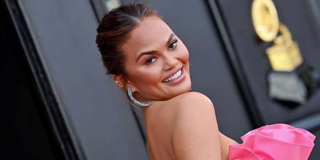 Chrissy Teigen shows off her pregnant belly with the most viral look of the year