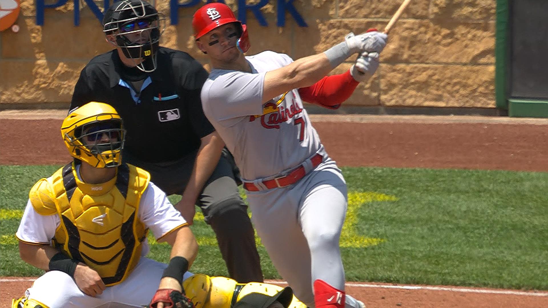 Cards' Knizner blasts a solo shot against Pirates