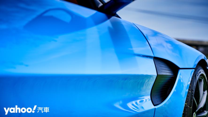 「再怎麼柔情似水，也還是隻猛獸！」2020 Aston Martin Vantage Roadster正式抵台！ - 5