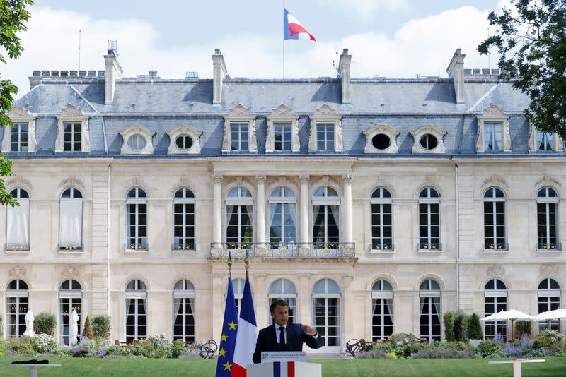 New French Government To Be Unveiled On Monday Elysee Sources