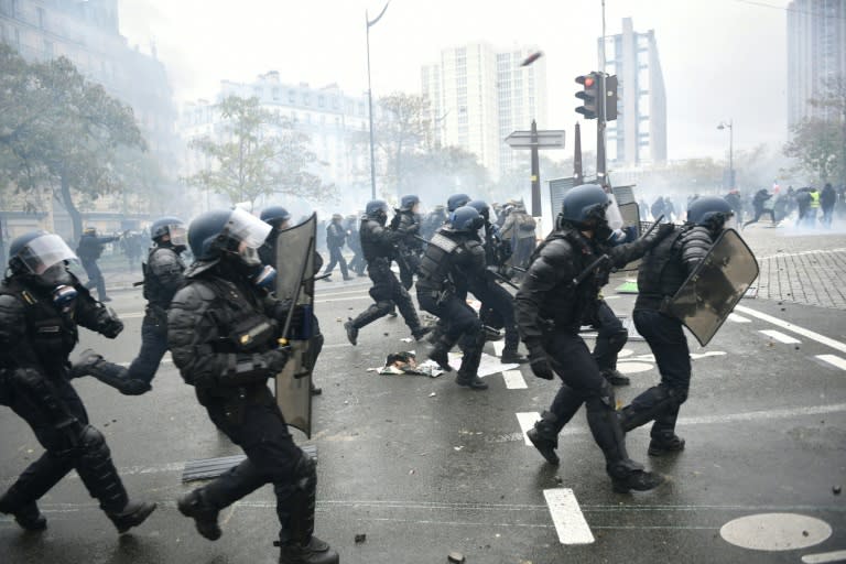 Gilets Jaunes 3 Mois Avec Sursis Requis Contre Le Premier