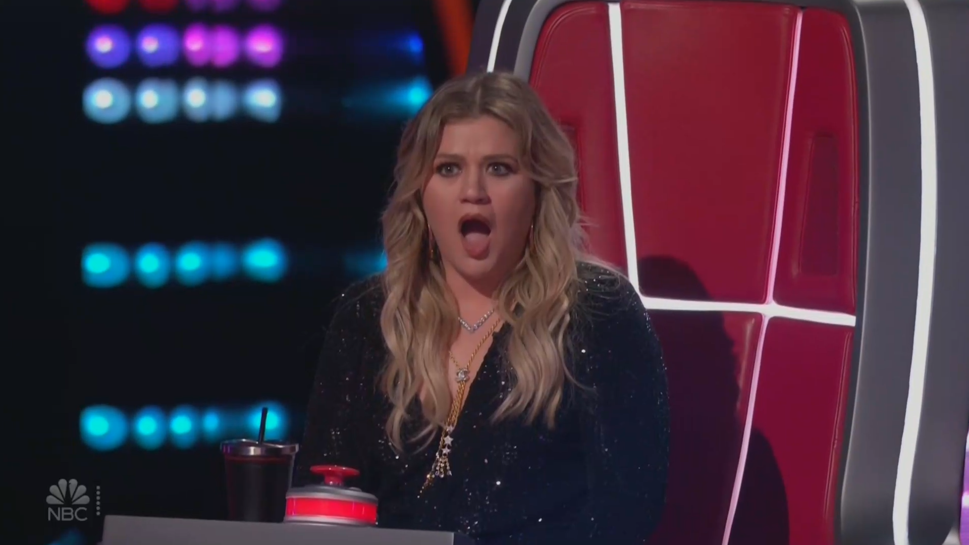 Voice Contestants Physical Appearance Completely Shocks Kelly Clarkson Video 1861