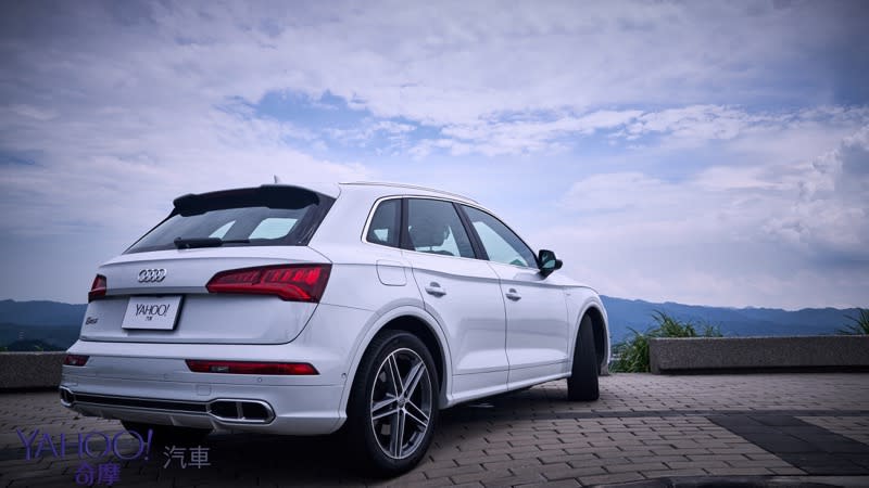 以德系浪漫重新詮釋駕馭派休旅！Audi SQ5山陵試駕 - 2