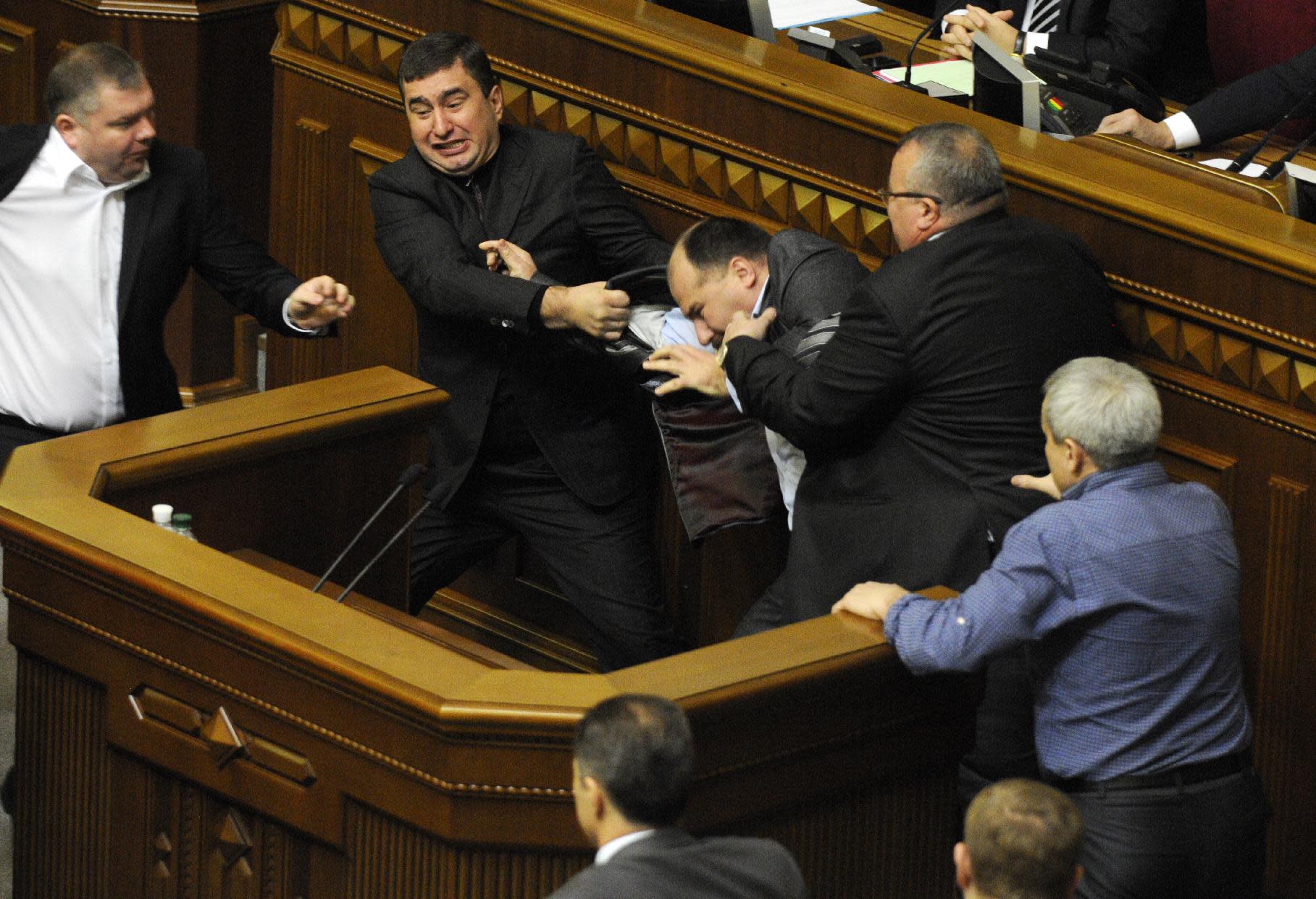 Ukraine Parliament Members Brawl Over Budget (PHOTOS 