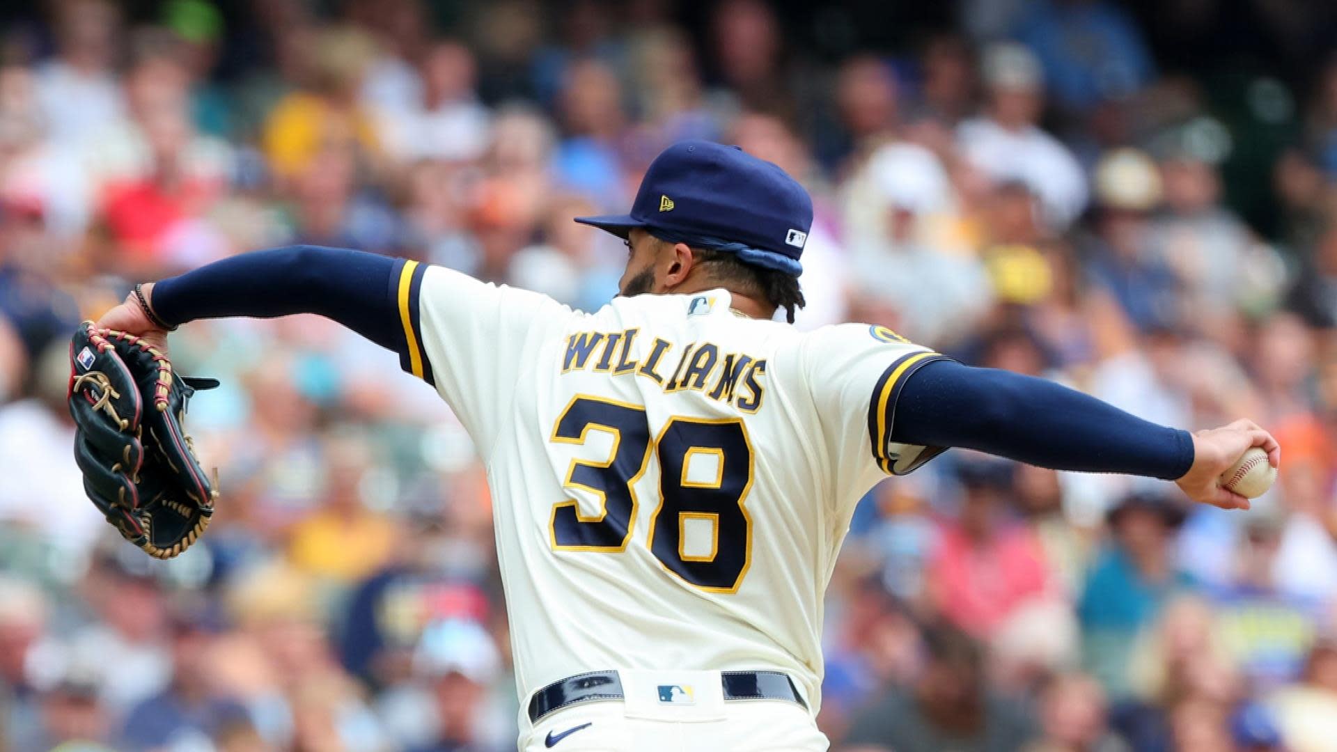 Devin Williams Breaks Down Airbender Pitch!, Milwaukee Brewers