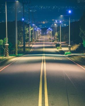 危險靈異路段系列之43：大肚藍色公路－想上山看百萬夜景，導航卻帶你到夜總會？