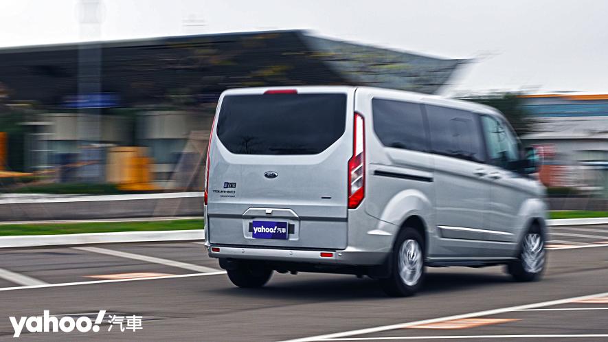 絕對不只是機場接送王！Ford Tourneo Custom旅行家短軸豪華型桃機試駕 - 2